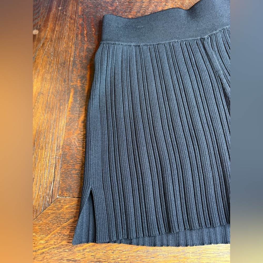 Cult Gaia ‘Bari’ Knit Short in Black. Size S - Picture 6 of 7
